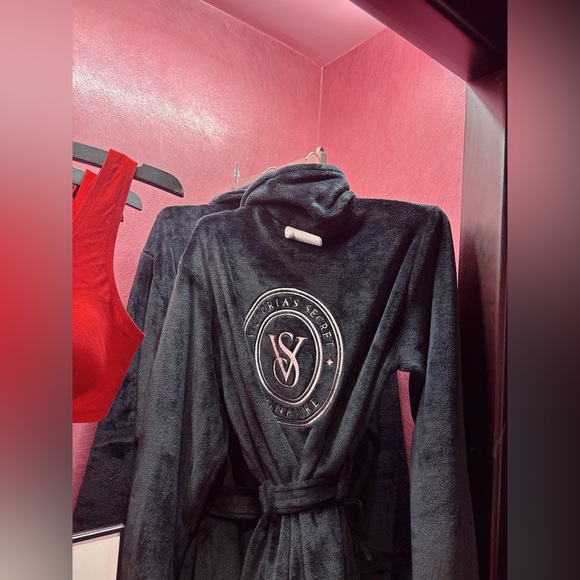 Victoria's Secret Black Plush Robe - Picture 3 of 3